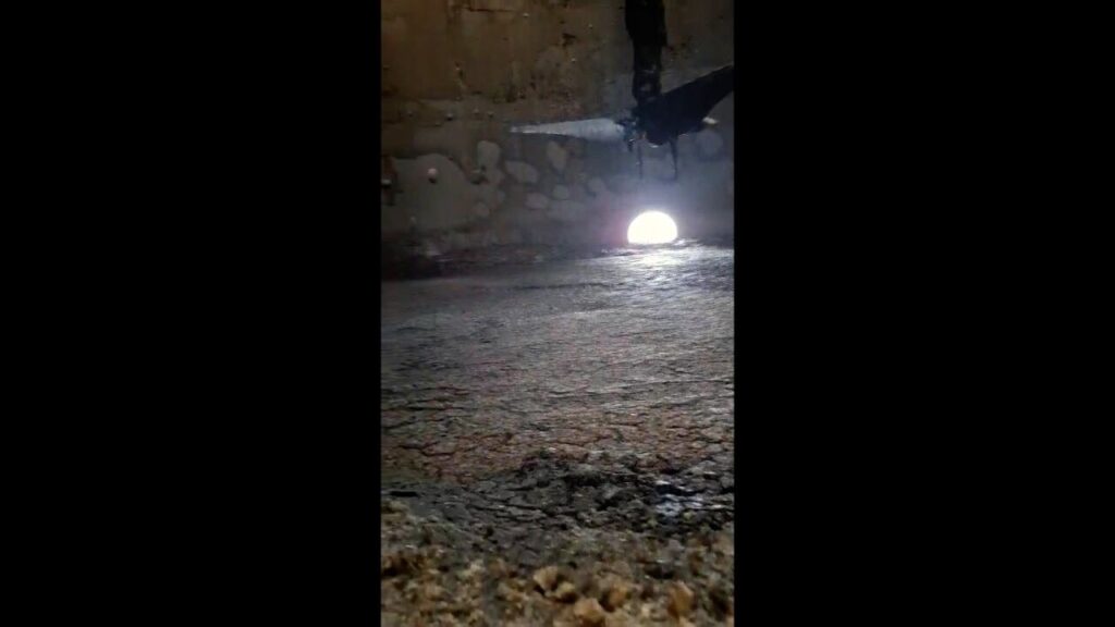 Czyszczenie komory WKF ze złogów osadu oraz piasku